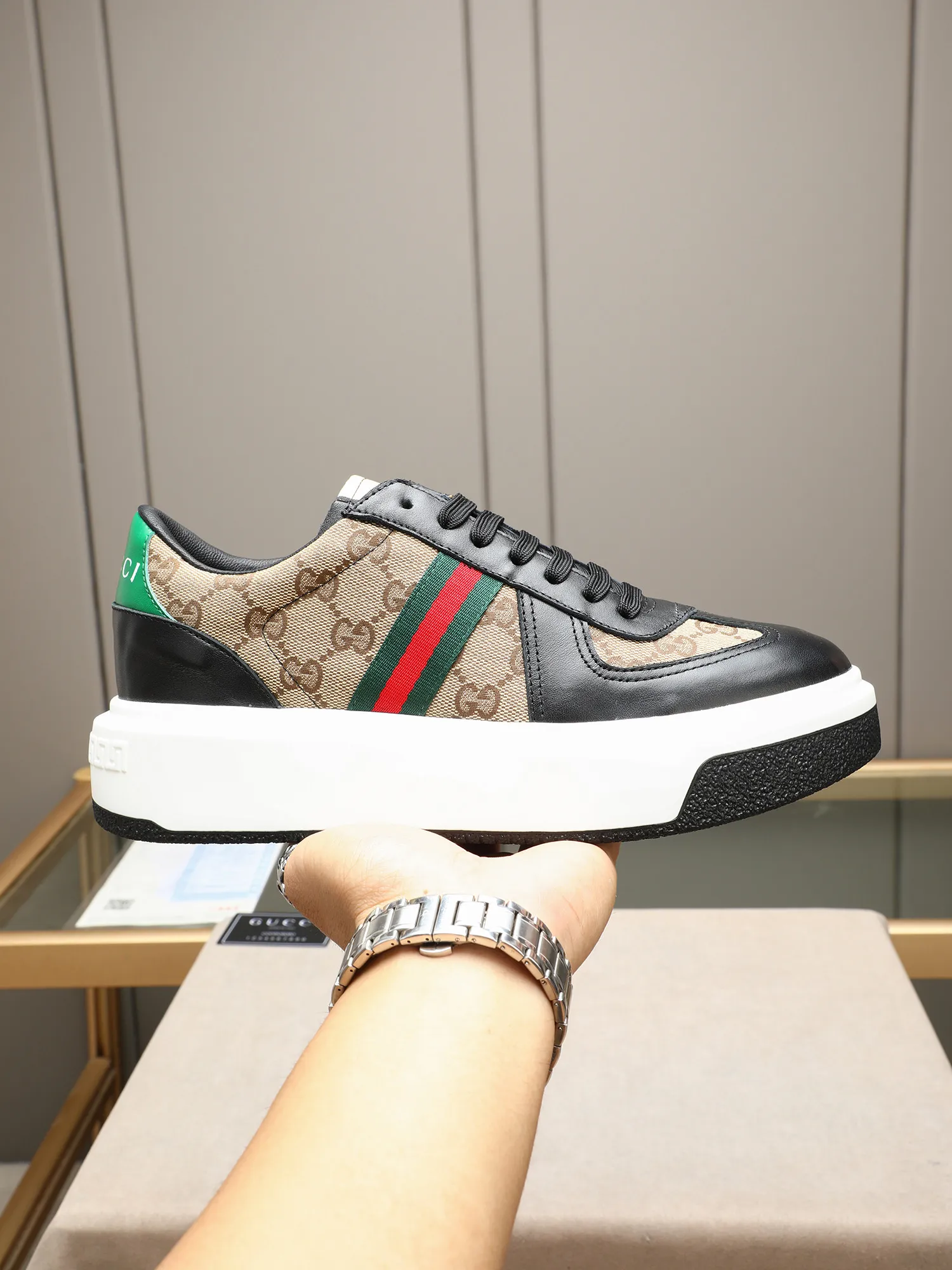 Men's shoes 💰480 New men's shoes GUCCI Fashion trend Made of first-layer calfskin ➕ washed sheep lining! The foot feels super comfortable and the workmanship is impeccable. Foam ultra-light outsole, size: 38-44 (45 customized) 4 colors to choose from!